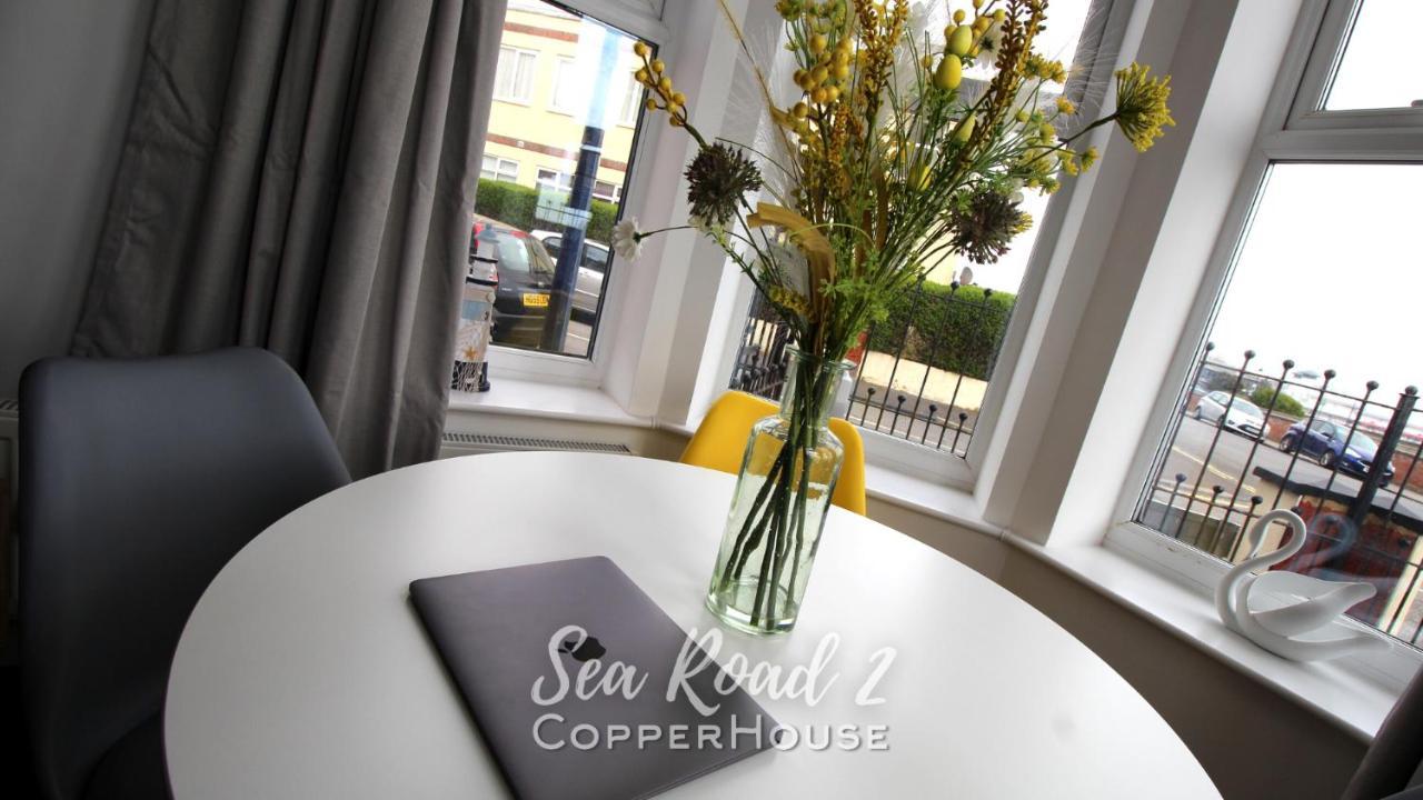 Beautiful Apartments On The Sea Front - Sea Road 2 فليإكسستوو المظهر الخارجي الصورة